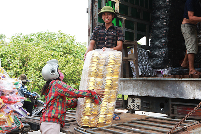 Cận tháng cô hồn, người người đổ về Bắc Ninh mua “nhà lầu, xe hơi, đồ trang sức” - 10