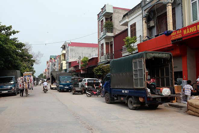 Tháng cô hồn, thủ phủ vàng mã bán cả &#34;cô dâu, chú rể&#34; - 1