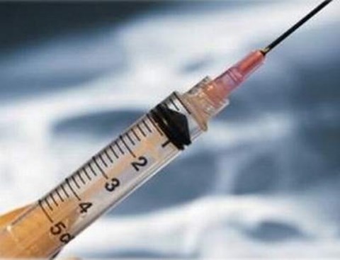 Cả xã náo loạn nghi nhiễm HIV sau khi tiêm tại nhà bác sĩ - 1