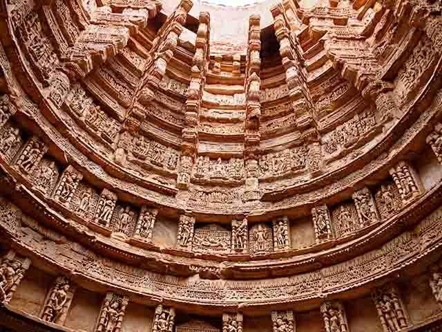 Ngôi đền 7 tầng xây ngược xuống lòng đất ở Ấn Độ