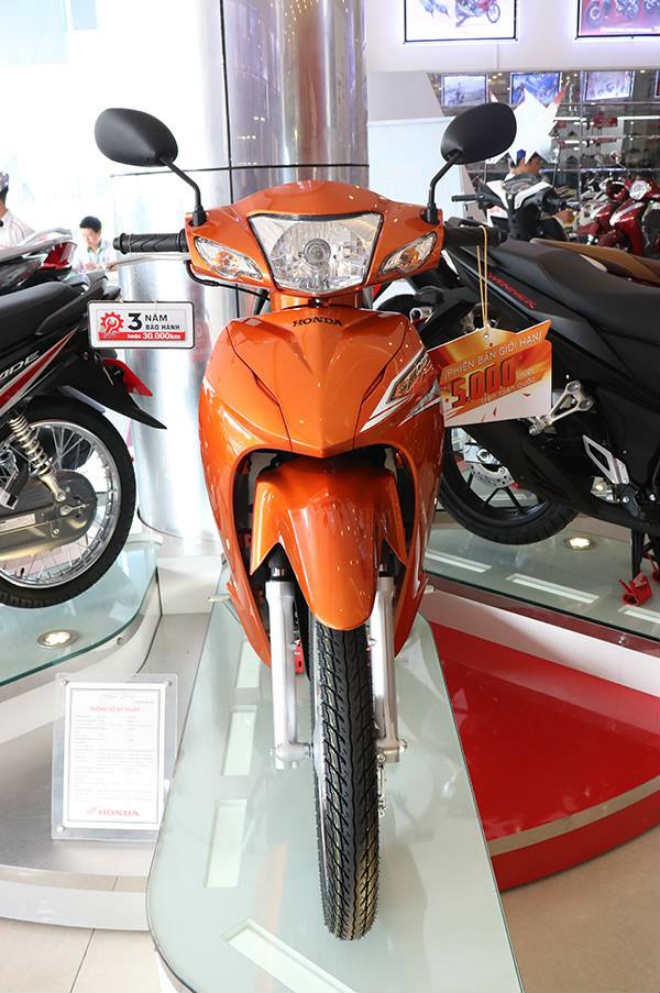 Honda Wave Alpha màu cam về đại lý, khuyến mãi nửa triệu đồng - 1