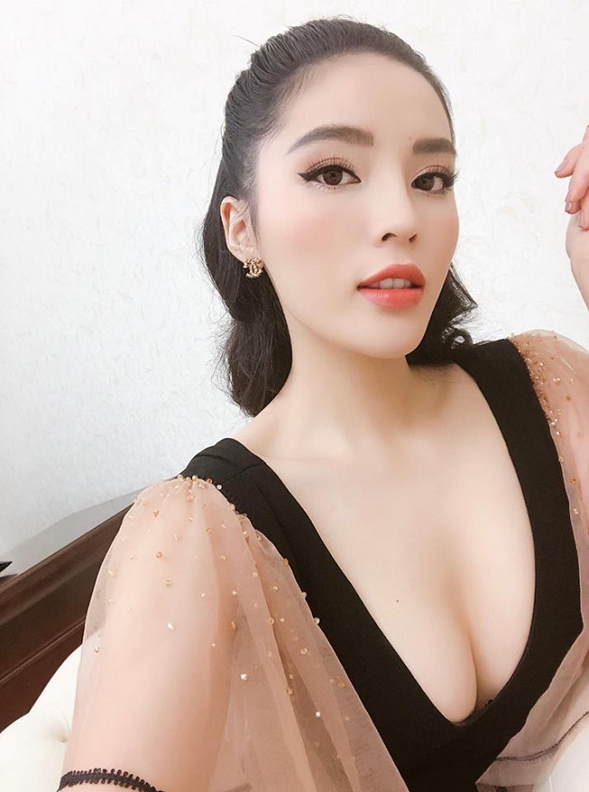 Kỳ Duyên là Hoa hậu Việt Nam hiếm hoi công khai "tu sửa" vòng 1. 