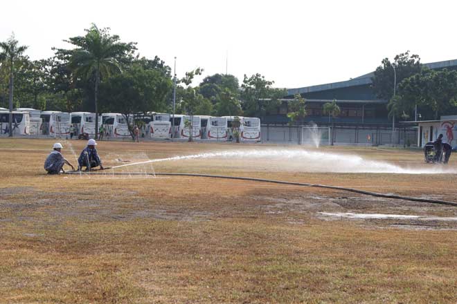 Sốc nặng U23 Việt Nam suýt tập trên sân như mặt ruộng ở Indonesia - 6