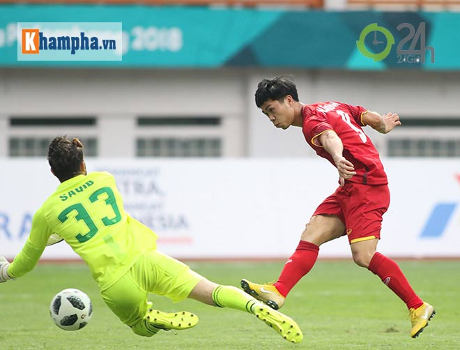 Hòa Minzy đến sân, Công Phượng cóng chân 2 lần hỏng penalty - 9