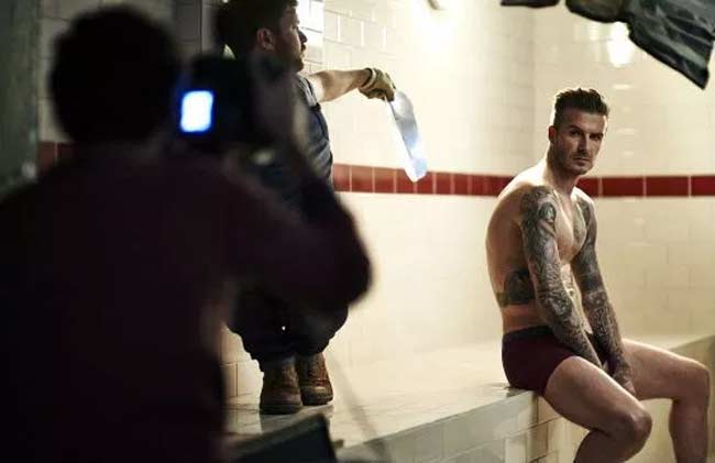 Nhiều người biết rằng ngoài sự nghiệp bóng đá lừng lẫy, David Beckham còn là một người mẫu quảng cáo thành công.