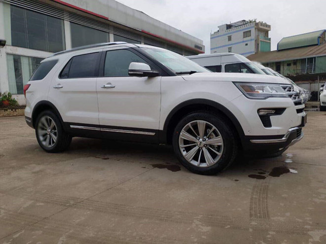 Lô xe Ford Explorer Limited 2018 đầu tiên đã về Việt Nam - 7