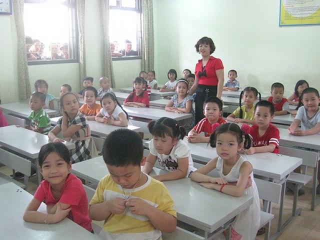 Hà Nội: Chen chúc 70 học sinh trong 1 lớp