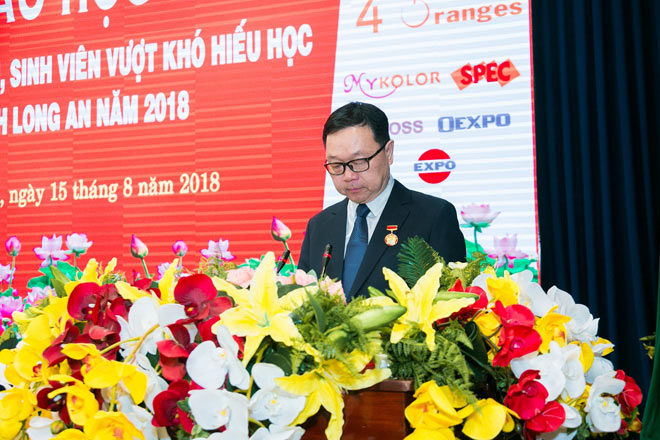 Học sinh hiếu học tỉnh Long An nhận học bổng 1,6 tỉ đồng - 1