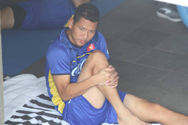 U23 VN đấu Nhật Bản: Ngâm nước đá như Ronaldo, Tiến Dũng khoe body 6 múi - 1
