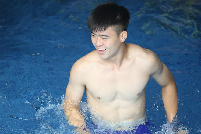 U23 VN đấu Nhật Bản: Ngâm nước đá như Ronaldo, Tiến Dũng khoe body 6 múi - 9