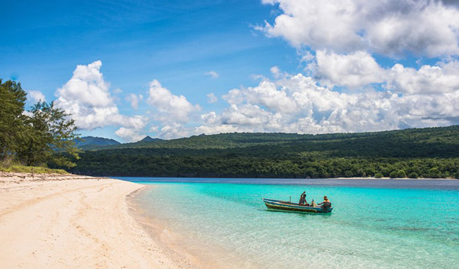 Đảo Jaco, Đông Timor: Thiên đường hoang vắng này nằm trong Vườn Quốc gia Nino Konis Antana, một rạn san hô cổ được thiên nhiên tạo ra từ những vách đá vôi nằm ven biển. Người dân địa phương tôn kính đảo Jaco, coi là vùng đất thiêng liêng nằm giữa hai biển: Banda và Timor.