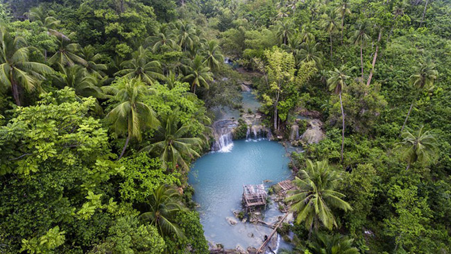 Siquijor, Philippines: Được những người thực dân Tây Ban Nha gọi là Đảo lửa. Hòn đảo này có tên gọi như vậy bởi những đám đom đóm khổng lồ bên trong những cây molave, mang lại toàn bộ cảnh quan của các bãi biển, hang động và thác nước một ánh sáng kỳ diệu độc đáo.