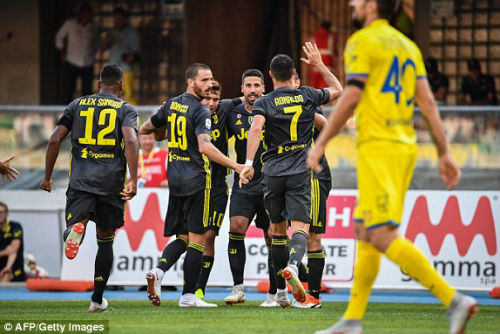 Trực tiếp bóng đá Ronaldo ra mắt, Chievo - Juventus: Bàn định đoạt phút bù giờ (KT) - 3