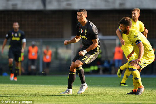 Trực tiếp bóng đá Ronaldo ra mắt, Chievo - Juventus: Bàn định đoạt phút bù giờ (KT) - 4