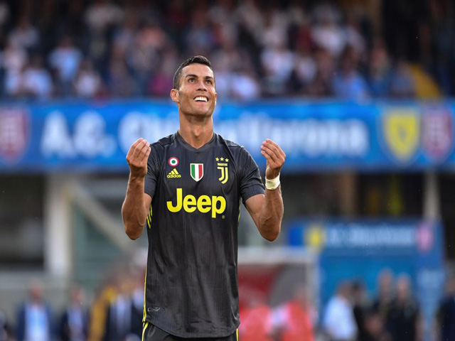 Tranh cãi VAR: Ronaldo làm ”người nhện” ngất xỉu, Juventus mất bàn thắng