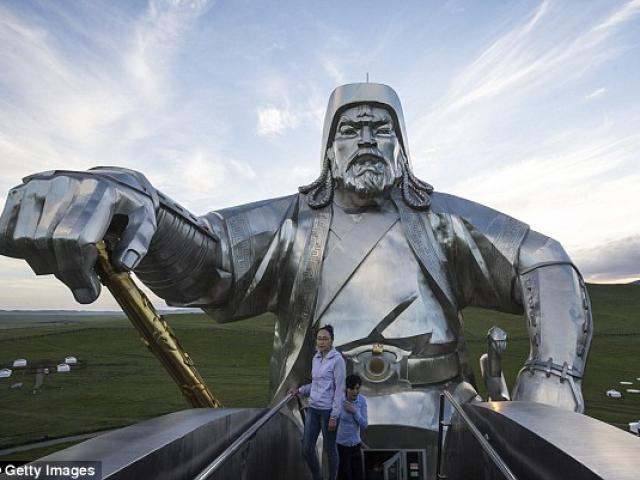 Chiêm ngưỡng tượng đài Thành Cát Tư Hãn khổng lồ ở Mông Cổ