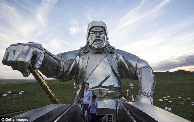 Chiêm ngưỡng tượng đài Thành Cát Tư Hãn khổng lồ ở Mông Cổ - 1