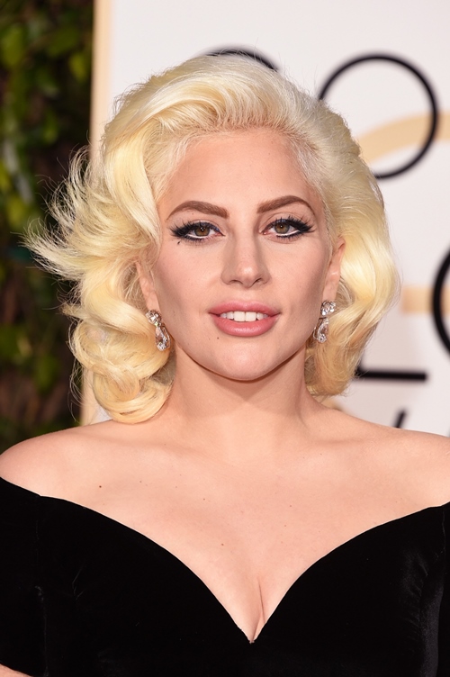 &#34;Mẹ Quỷ&#34; Lady Gaga gây sốc khi tiết lộ làm sạch mặt bằng băng dính - 3