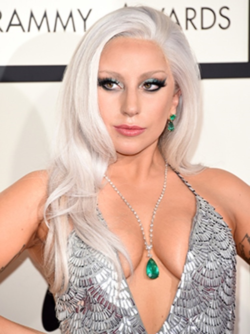 &#34;Mẹ Quỷ&#34; Lady Gaga gây sốc khi tiết lộ làm sạch mặt bằng băng dính - 2