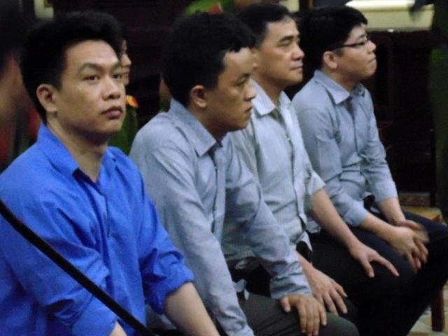 Vụ buôn lậu xe Việt kiều, hai cán bộ công an bị xét xử