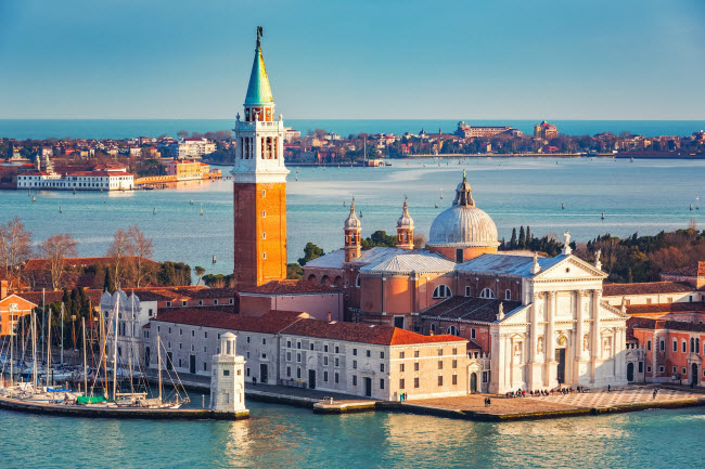 Thay vì xếp hàng tại quảng trường St Mark’s, du khách có thể đến đảo San Giorgio Maggiore để trải nghiệm vẻ đẹp thuần khiết của thành phố Venice, Italia.