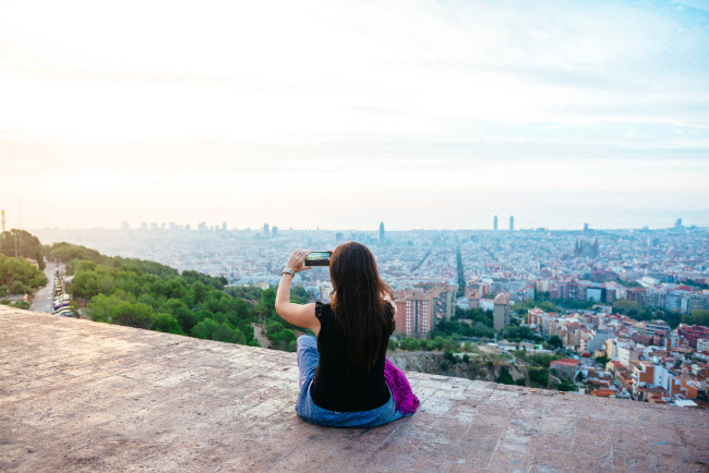 Trận địa phòng không trên núi Turó de la Rovira ở thành phố Barcelona, Tây Ban Nha, ngày nay đã trở thành địa điểm lý tưởng để du khách chiêm ngưỡng toàn cảnh thành phố.