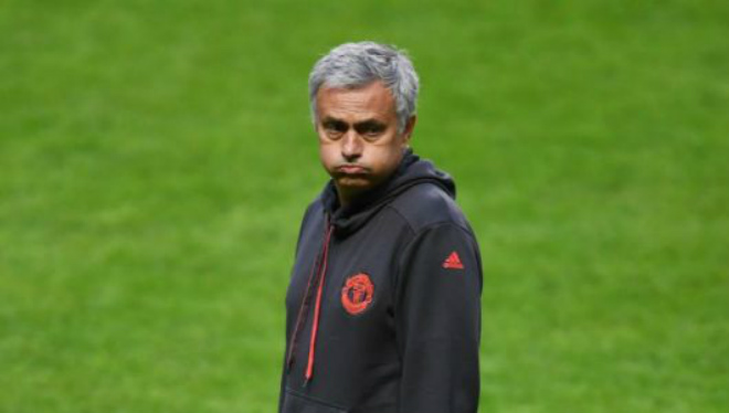 MU thua thảm, Mourinho sợ dớp mùa thứ 3: Đáng thương hay đáng giận? - 2