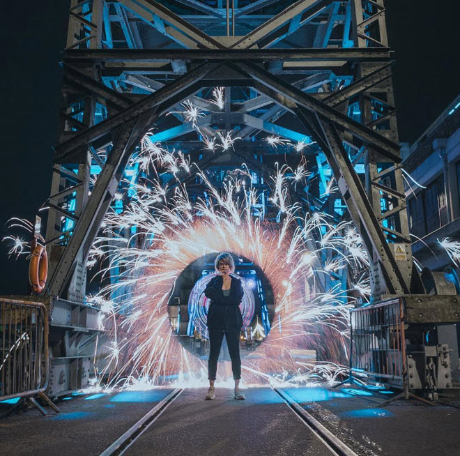 Trào lưu chụp ảnh Light Graffiti “thắp sáng” diễn đàn ảnh quốc tế - 1