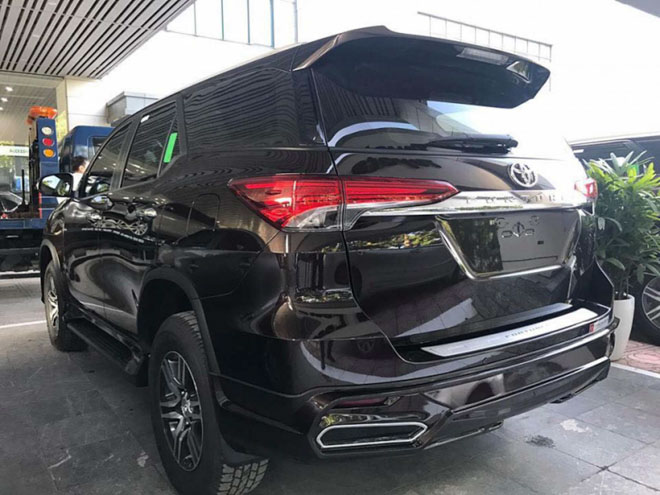 Chi tiết Toyota Fortuner 2018 sau khi lắp xong bộ phụ kiện giá hơn 100 triệu đồng - 2