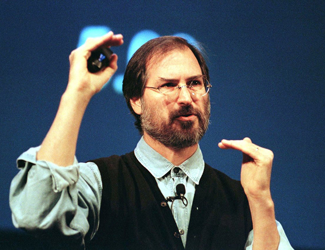 Nhưng sai lầm lớn nhất của Sculley là dành rất nhiều tiền mặt của Apple vào bộ vi xử lý mới của IBM / Motorola PowerPC mặc cho bộ vi xử lý đang do Intel thống trị. Hầu hết các phần mềm được viết cho bộ vi xử lý Intel bởi sản phẩm có giá rẻ. Cùng lúc, ảnh hưởng của Microsoft không ngừng gia tăng với Windows 3.0.