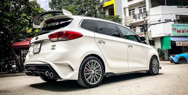 Kia Rondo &#34;độ&#34; bodykit lạ mắt tại Sài Gòn - 3