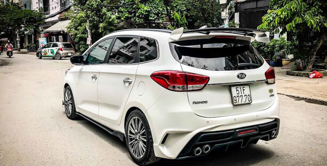 Kia Rondo &#34;độ&#34; bodykit lạ mắt tại Sài Gòn - 2