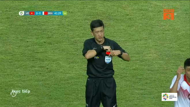 U23 VN vào tứ kết: Triệu fan săn trọng tài Trung Quốc đẹp như tài tử - 1