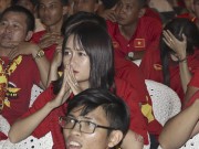 Bóng đá - U23 Việt Nam thắng nghẹt thở: Fan nữ vỡ òa khóc như mưa