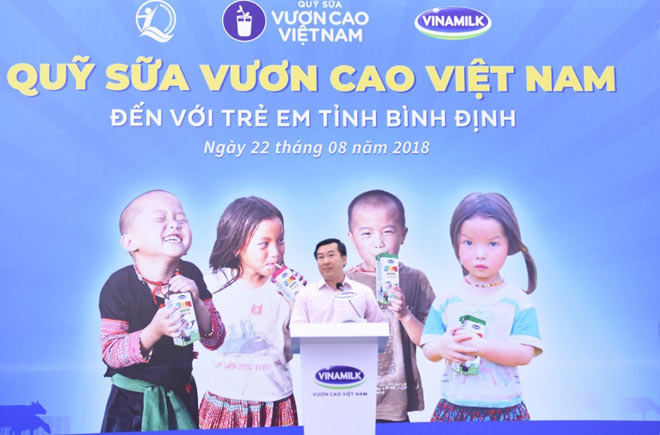 Quỹ sữa vươn cao Việt Nam và Vinamilk tiếp tục trao sữa cho trẻ em tỉnh Bình Định - 1
