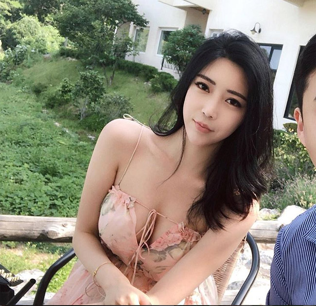 Choi Somi là hot girl Hàn Quốc được hàng trăm ngàn người theo dõi trên mạng xã hội.