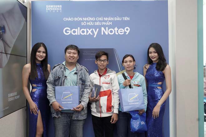 Ngày đầu tiên mở bán Galaxy Note9: sôi động từ đêm trước - 5