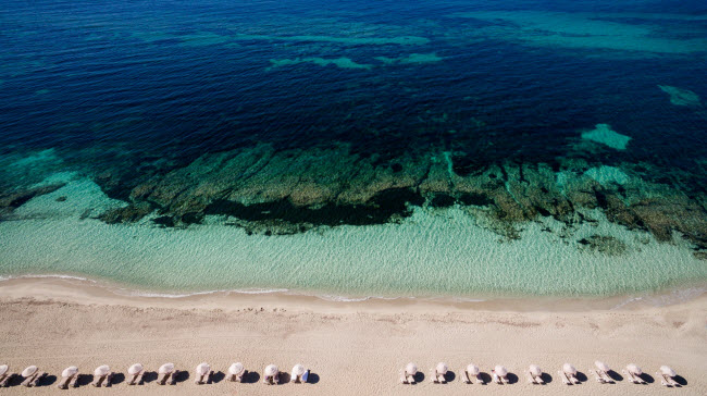 Formentera, Tây Ban Nha: Bãi biển ở đây có thể sánh ngang với bãi tắm ở vùng Caribbe. Du khách có thể thuê xe đạp để khám phá cảnh đẹp nằm dọc bờ biển. Bạn có thể đến hòn đảo nghỉ dưỡng này bằng tuyến phà 30 phút từ thị trấn La Savina.