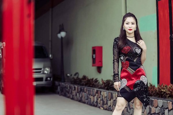 Stylist giúp Hương Tràm nói không với trang phục hở hang - 5