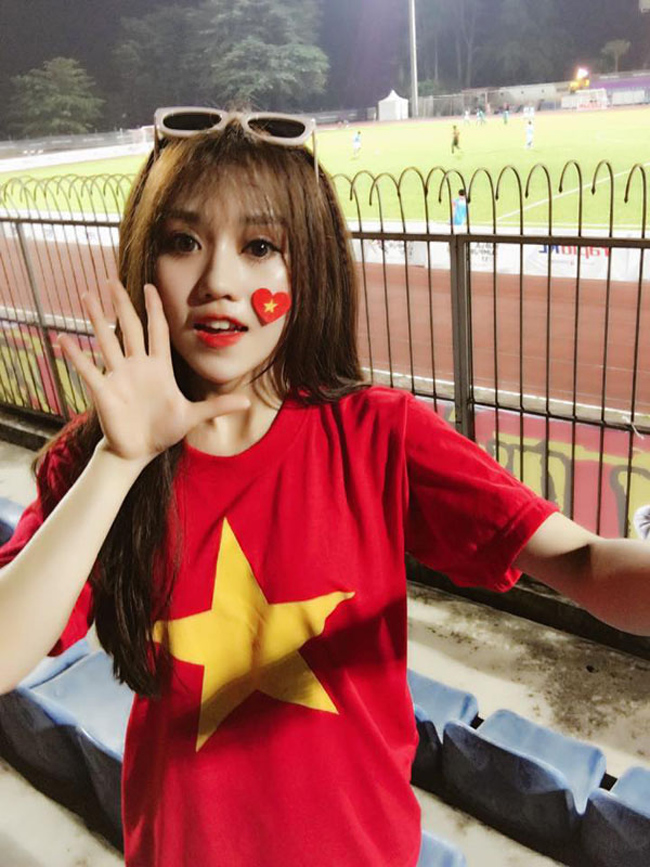 Thùy Dung là cô gái từng gây sốt với bản nhạc cổ vũ tuyển U23 Việt Nam dựa trên nền nhạc ca khúc "Người lạ ơi".