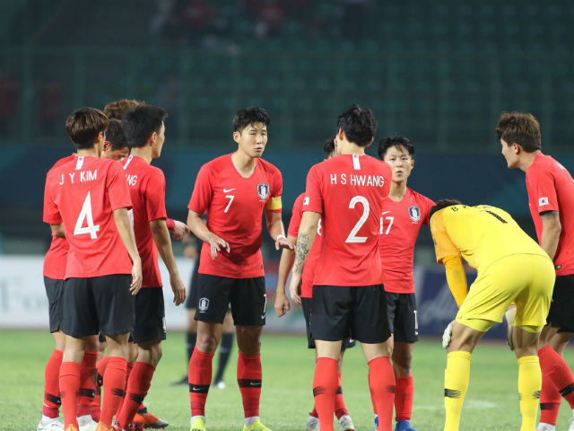 U23 Hàn Quốc nghẹt thở vào bán kết: Không ngại U23 Việt Nam, khen thầy Park