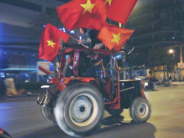 Tranh vui - Kiểu ăn mừng "độc nhất vô nhị" sau chiến thắng của U23 Việt Nam