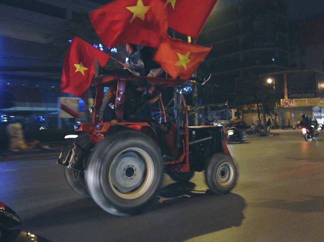 "Siêu xe" ra đường ăn mừng chiến thắng của U23 Việt Nam.