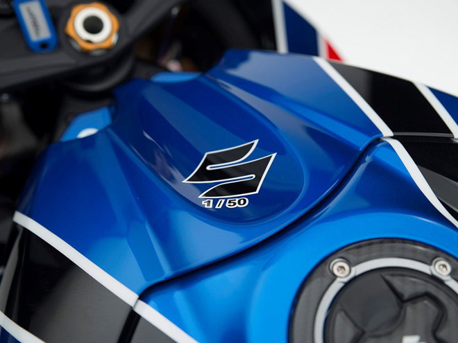 Superbike Suzuki GSX-R1000 bản giới hạn ra mắt, giá &#34;siêu chát&#34; - 2