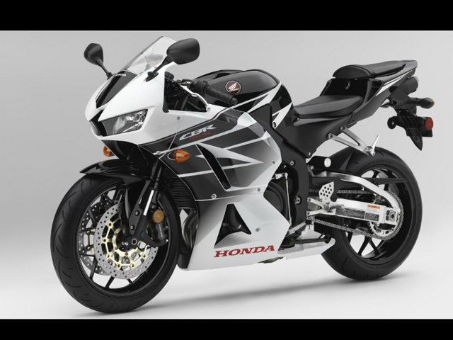Honda CBR600RR 2019 sắp tái xuất, ”dọa nạt ” Yamaha YZF-R6