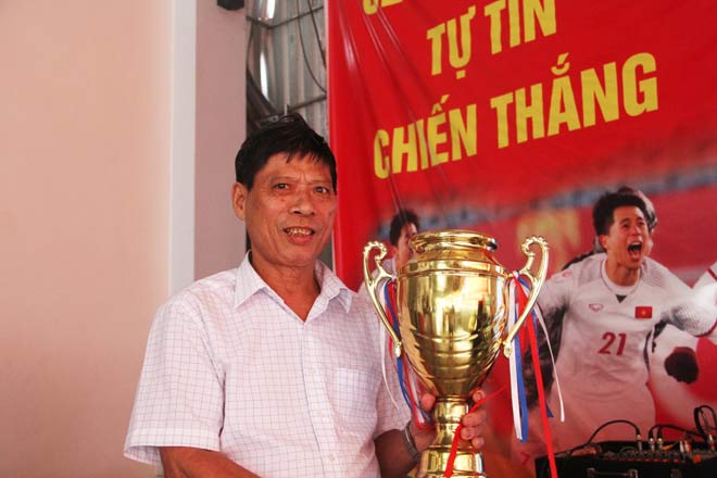 Trung vệ Tiến Dũng: “Nhìn hàng triệu con tim quê nhà đang tiếp lửa, chúng con vui lắm” - 1