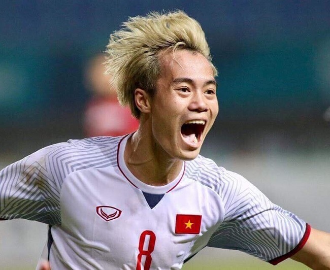 Ở thời điểm hiện tại, Văn Toàn chính là người có mái tóc "chất" nhất U23 Việt Nam với màu nhuộm bạch kim. 