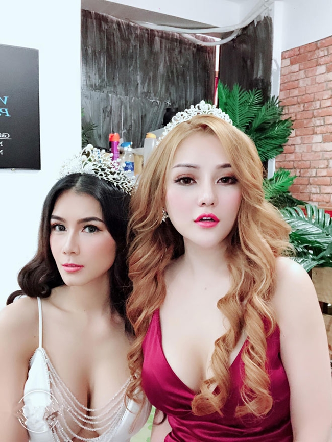 Nong Nat (Kesarin Chaichalermpol), cựu diễn viên phim 18+ vướng nghi vấn hẹn hò với Á khôi người Việt Trần Ngọc Ánh từng bị cảnh sát tạm giữ và thẩm vấn vì quảng cáo cá độ bóng đá mùa World Cup 2018 vào đầu tháng 7 vừa qua.

Theo luật, cô có thể bị phạt 1.000 baht (gần 700.000 đồng) và án tù 1 năm. Tuy nhiên, đã gần 2 tháng trôi qua, Chaichalermpol vẫn bình yên vô sự khiến nhiều người tò mò. Truyền thông Thái Lan cũng không đưa tin về việc xử phạt cô đào ra sao.