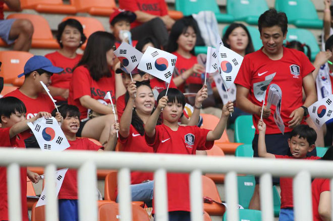 U23 Hàn Quốc đấu U23 Việt Nam: Mỹ nhân tiếp lửa Son Heung Min đấu HLV Park Hang Seo - 9