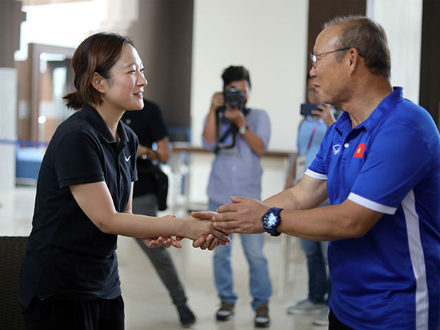 HLV Park Hang Seo bực mình vì bị phóng viên Hàn Quốc nghe “lén”